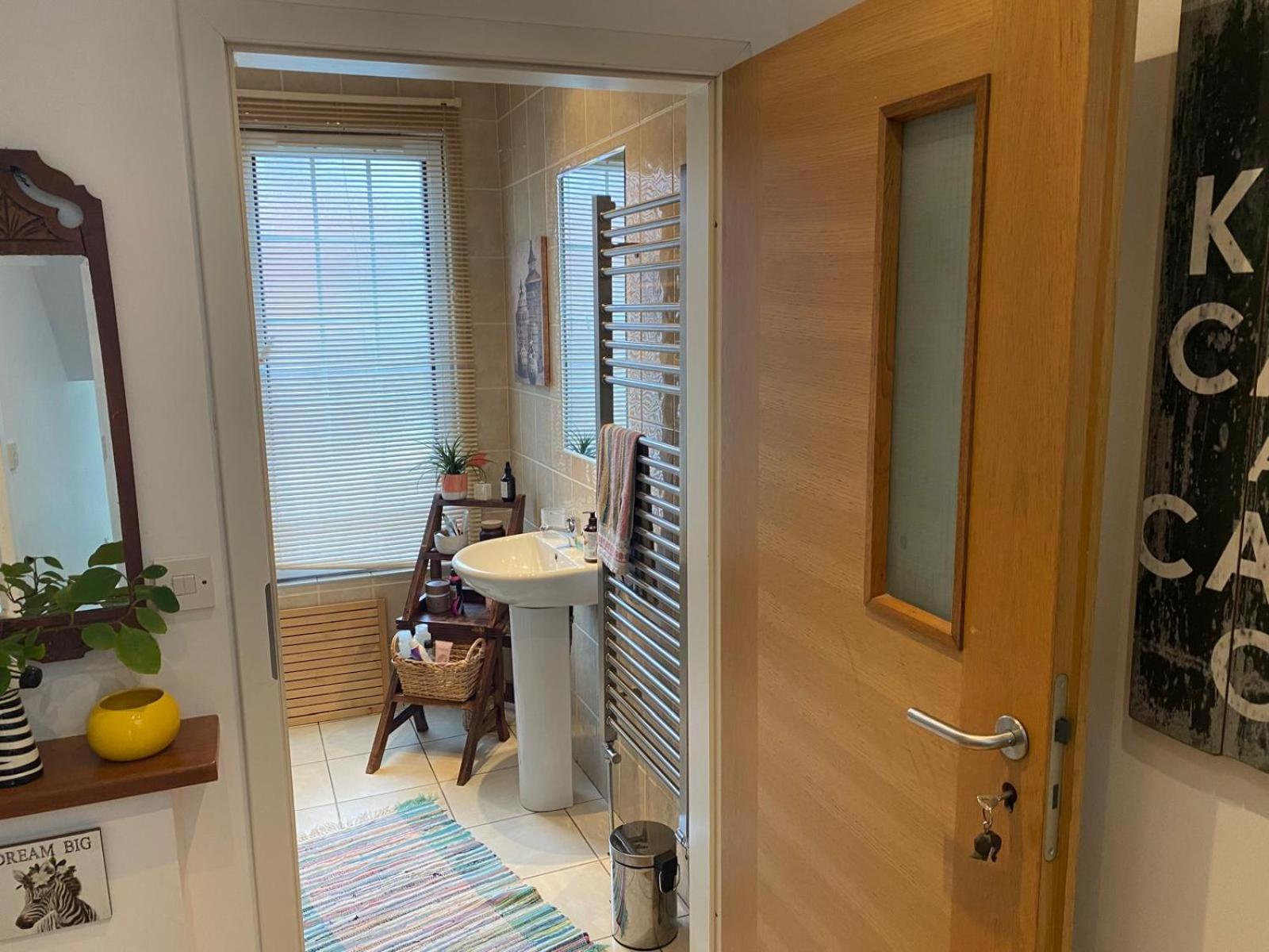 True Colours Apartment In Central Location Bangor  Exterior foto